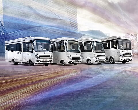 Vier Concorde Wohnmobile nebeneinander aufgereiht