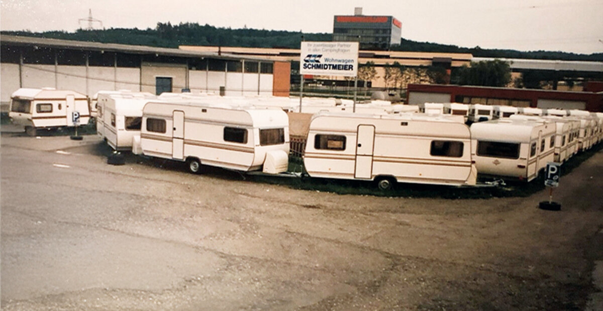 Außenansicht des Fuhrparks von Caravaning Center Schmidtmeier aus den 70er-Jahren